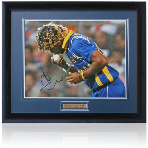 Lasith Malinga Cricket Legend Hand Signed 16x12'' Sri Lanka Photograph AFTAL COA